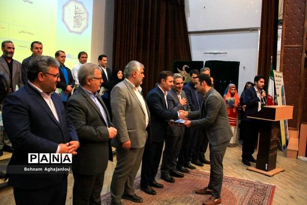 آیین تجلیل از دانش‌آموزان قهرمان، پیشکسوتان و معلمان برتر تربیت‌بدنی استان زنجان