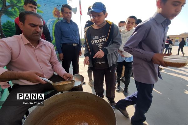 برگزاری قرائت زیارت عاشورا در دبیرستان شهید‌باقری کاشمر