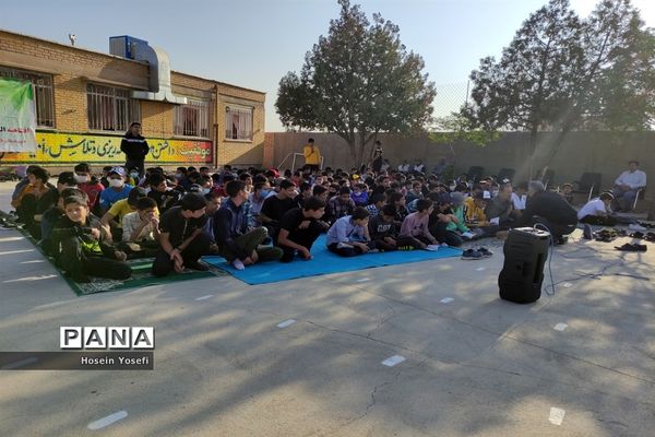 برگزاری قرائت زیارت عاشورا در دبیرستان شهید‌باقری کاشمر