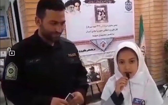 برپایی نمایشگاه خدمات نیروی انتظامی در مدرسه شاهد شهید هندویان قم/فیلم