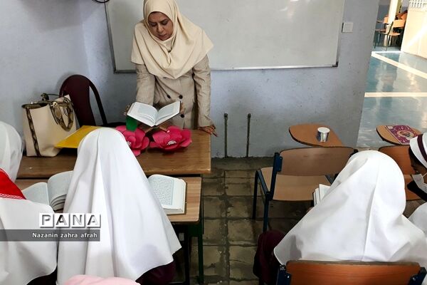 برگزاری محفل انس با قرآن در مدارس رودهن
