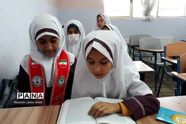 برگزاری محفل انس با قرآن در مدارس رودهن
