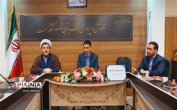 ارتباطی پایدار با دانش‌آموزان راهی برای مقابله با برنامه‌‌های دشمن