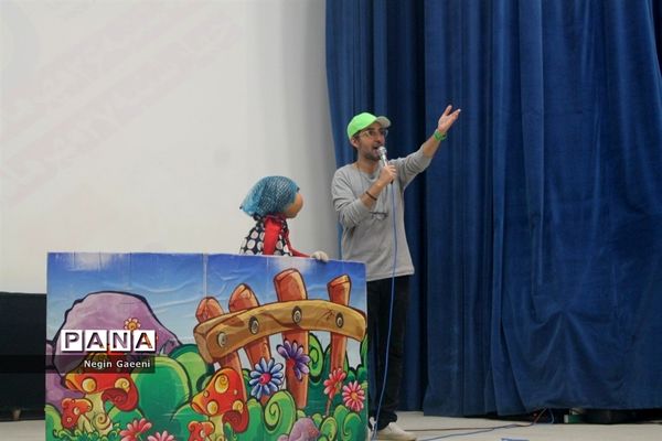 همایش تقدیر از دختران برگزیده جشنواره «فردا» در قم