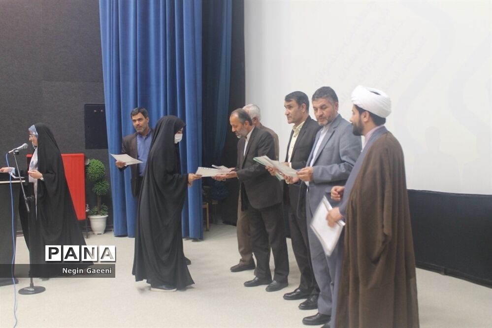 همایش تقدیر از دختران برگزیده جشنواره «فردا» در قم
