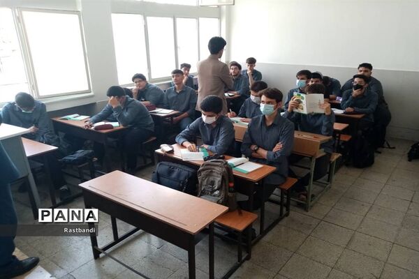 تقویت روحیه خودباوری دانش‌آموزان دبیرستان فرهنگ عرفان منطقه ۱۳