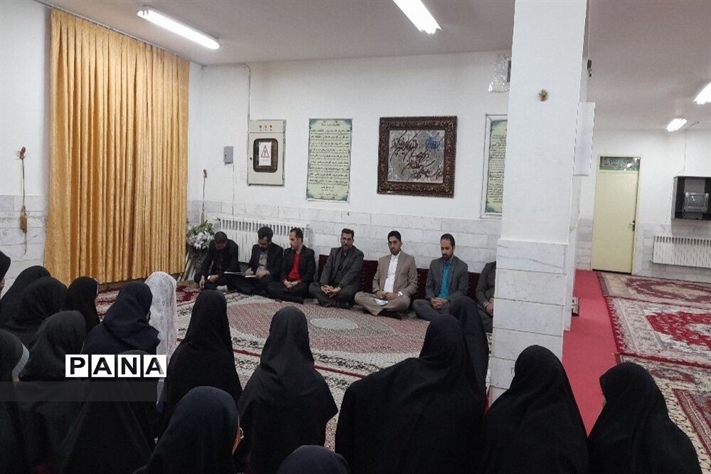 بازدید معاون آموزش متوسطه اداره‌کل آموزش و پرورش استان خراسان جنوبی از مدارس شبانه‌روزی شهر مود
