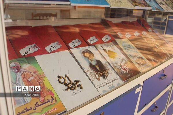 افتتاح بخش کتاب دفاع مقدس در کتابخانه دانش‌آموزی شهر شیراز