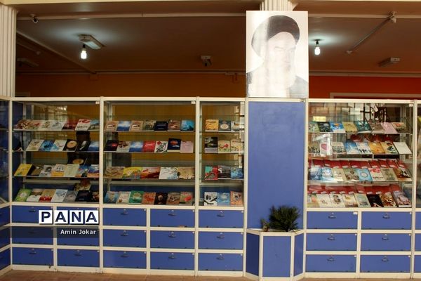 افتتاح بخش کتاب دفاع مقدس در کتابخانه دانش‌آموزی شهر شیراز