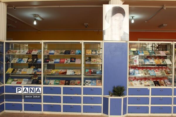 افتتاح بخش کتاب دفاع مقدس در کتابخانه دانش‌آموزی شهر شیراز