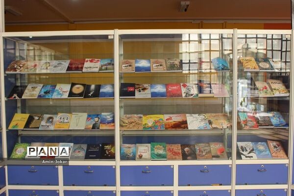 افتتاح بخش کتاب دفاع مقدس در کتابخانه دانش‌آموزی شهر شیراز