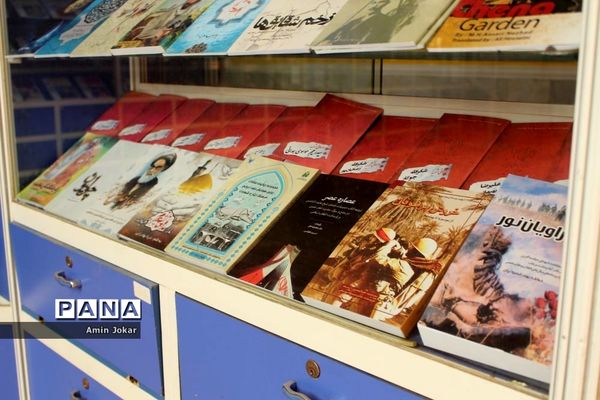 افتتاح بخش کتاب دفاع مقدس در کتابخانه دانش‌آموزی شهر شیراز