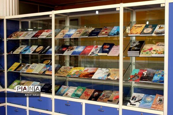 افتتاح بخش کتاب دفاع مقدس در کتابخانه دانش‌آموزی شهر شیراز