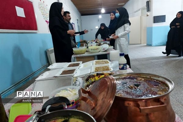 جشنواره غذای سالم در مدرسه شهید ناطق نوری بلده