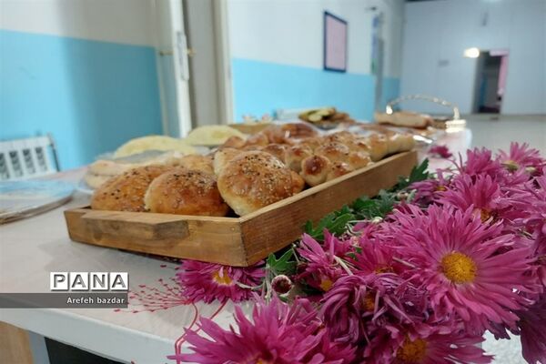 جشنواره غذای سالم در مدرسه شهید ناطق نوری بلده