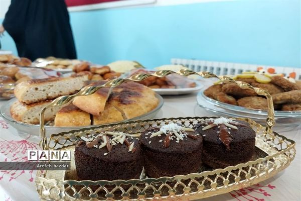 جشنواره غذای سالم در مدرسه شهید ناطق نوری بلده