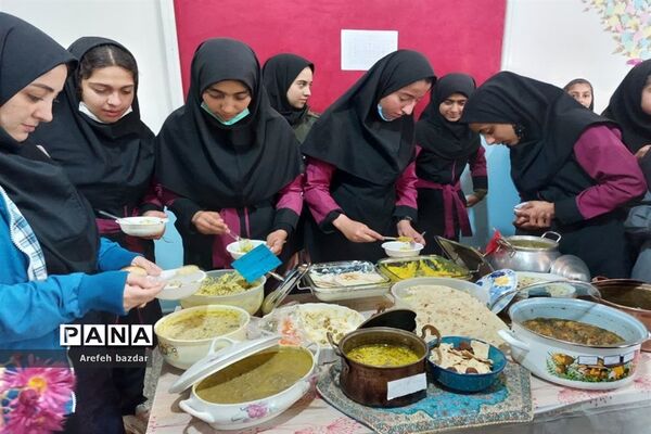 جشنواره غذای سالم در مدرسه شهید ناطق نوری بلده