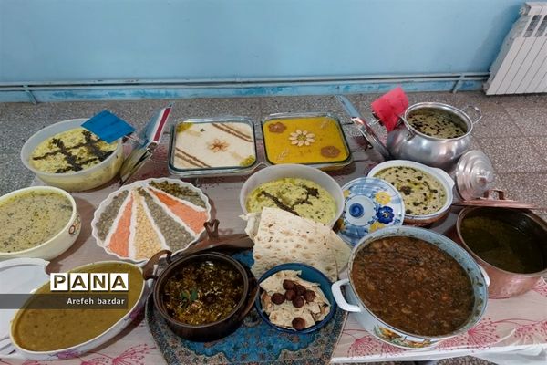 جشنواره غذای سالم در مدرسه شهید ناطق نوری بلده