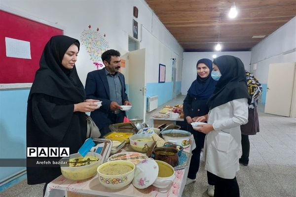 جشنواره غذای سالم در مدرسه شهید ناطق نوری بلده