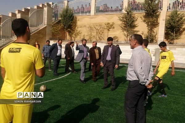 افتتاح زمین چمن دانش‌آموزی در شهرستان پردیس