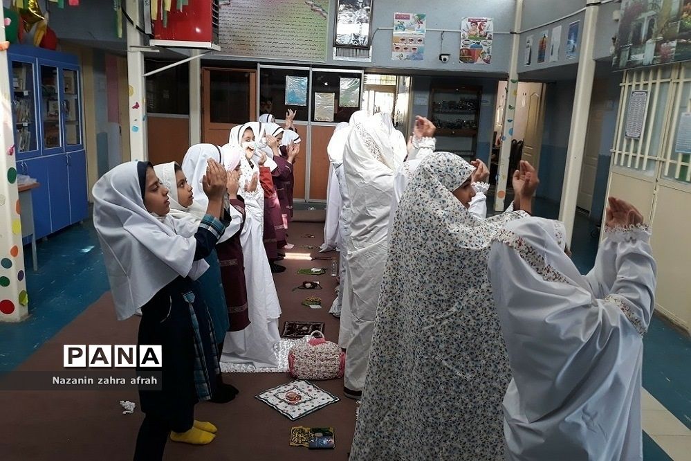 برگزاری نماز جماعت در مدارس رودهن