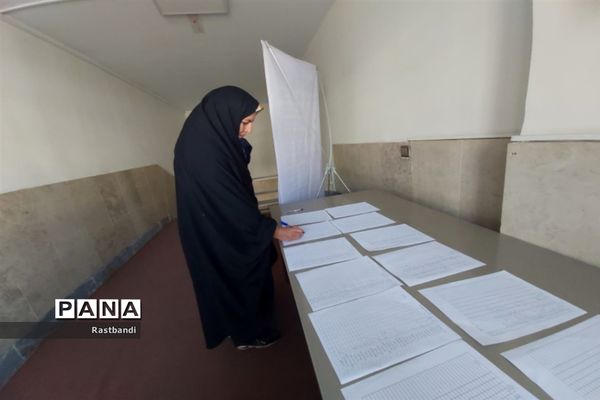 برگزاری جلسه آموزش خانواده در دبیرستان شهیده قزوینی