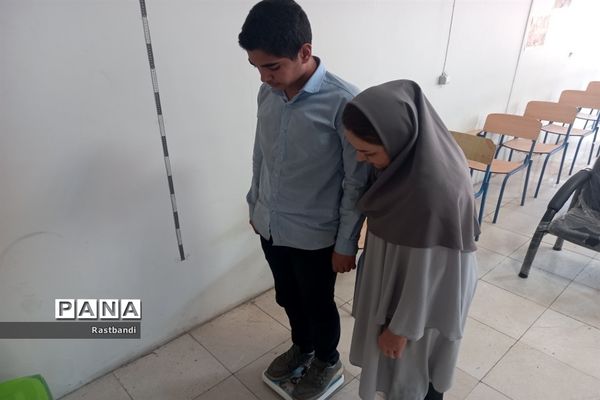 معاینه سلامت و بهداشت در دبیرستان فرهنگ عرفان