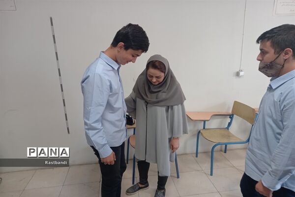 معاینه سلامت و بهداشت در دبیرستان فرهنگ عرفان