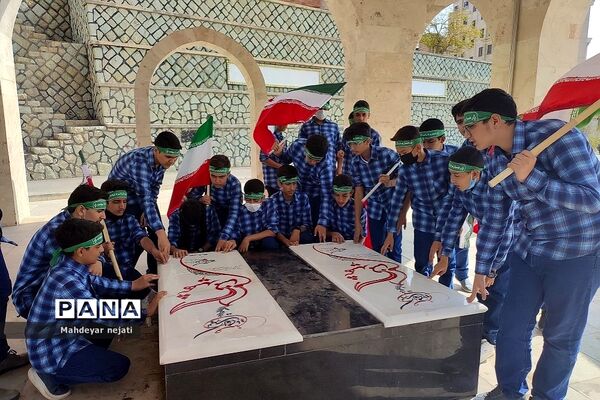بیعت دانش‌آموزان با ولایت ‌‌در مدرسه شهید‌بهشتی رودهن