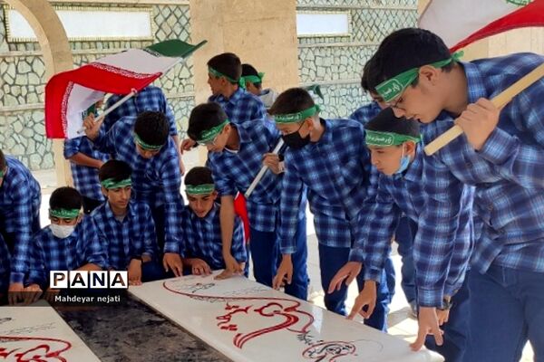 بیعت دانش‌آموزان با ولایت ‌‌در مدرسه شهید‌بهشتی رودهن