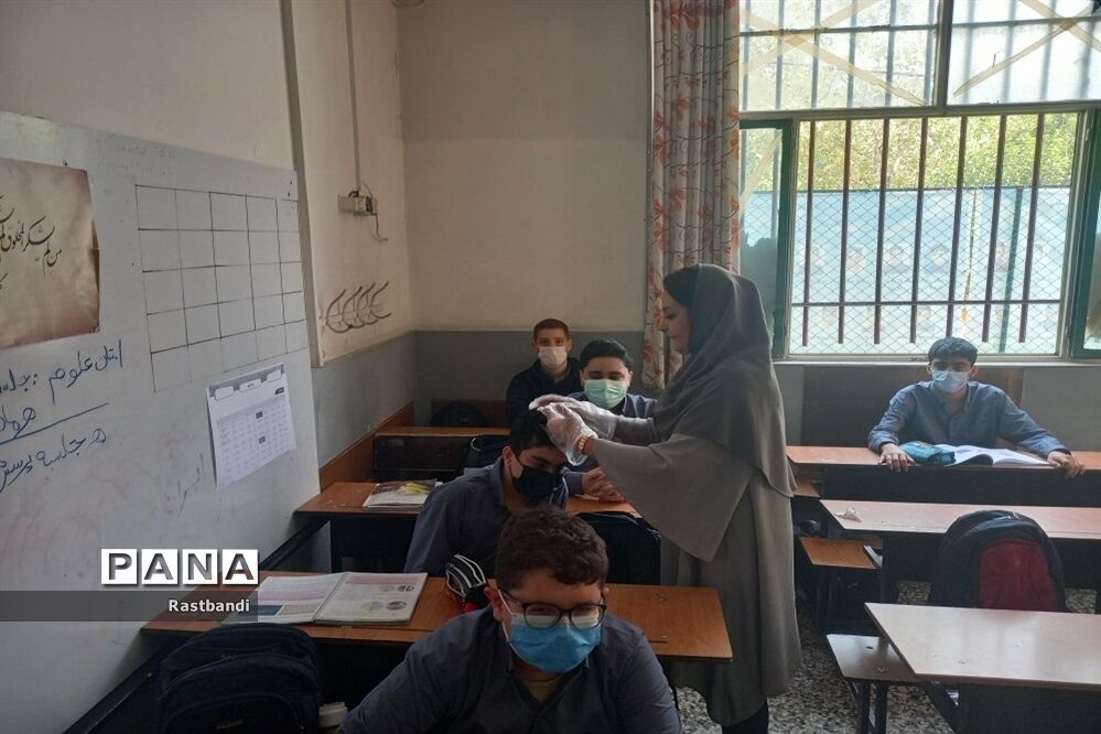 برگزاری طرح معاینه سلامتی در دبیرستان پسرانه ادیب(دوره اول)