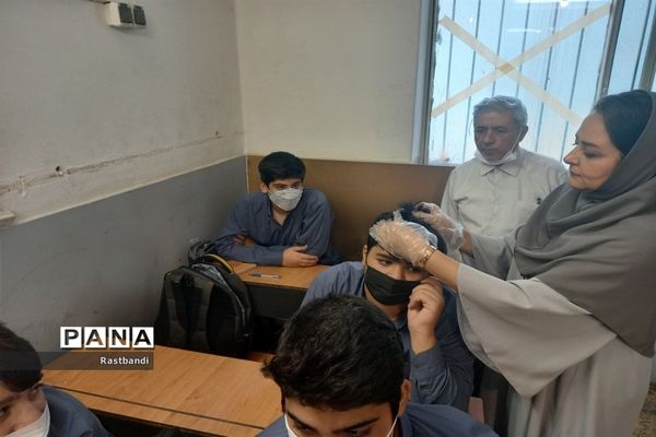 برگزاری طرح معاینه سلامتی در دبیرستان پسرانه ادیب(دوره اول)
