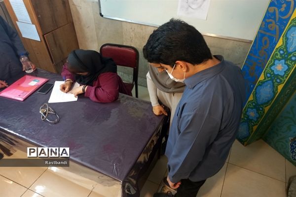 برگزاری طرح معاینه سلامتی در دبیرستان پسرانه ادیب(دوره اول)