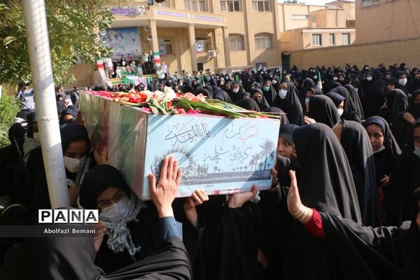 تجدید میثاق دانش‌آموزان دبیرستان قائمیه با شهید گمنام
