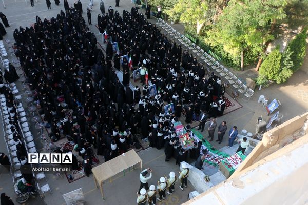 تجدید میثاق دانش‌آموزان دبیرستان قائمیه با شهید گمنام