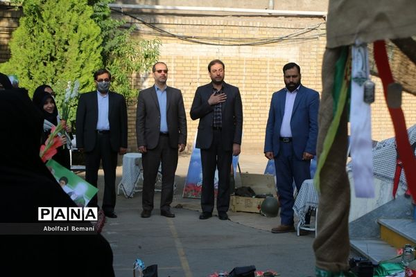 تجدید میثاق دانش‌آموزان دبیرستان قائمیه با شهید گمنام