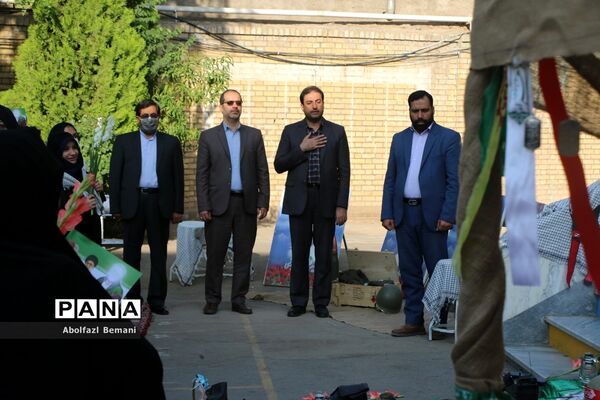 تجدید میثاق دانش‌آموزان دبیرستان قائمیه با شهید گمنام