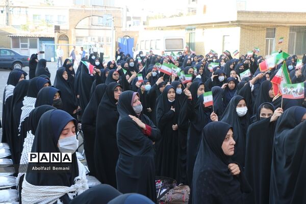 تجدید میثاق دانش‌آموزان دبیرستان قائمیه با شهید گمنام