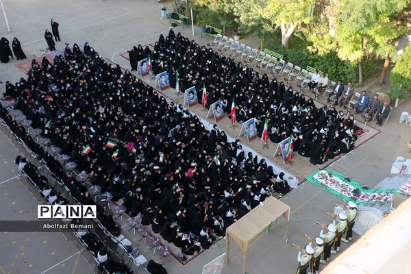 تجدید میثاق دانش‌آموزان دبیرستان قائمیه با شهید گمنام