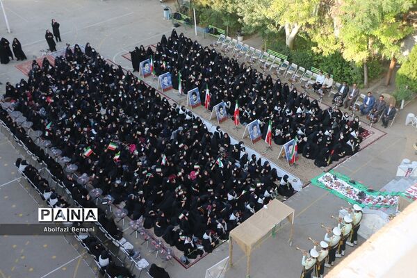 تجدید میثاق دانش‌آموزان دبیرستان قائمیه با شهید گمنام