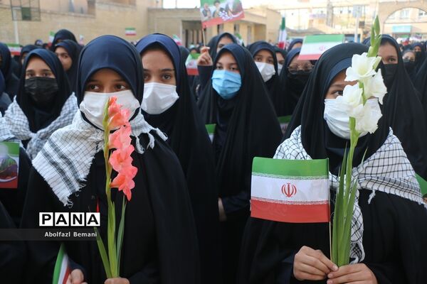 تجدید میثاق دانش‌آموزان دبیرستان قائمیه با شهید گمنام