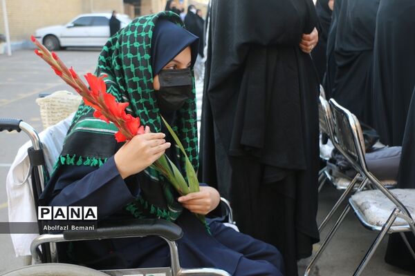 تجدید میثاق دانش‌آموزان دبیرستان قائمیه با شهید گمنام