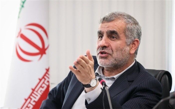نیکزاد به منظور نظارت میدانی بر پروژه‌های عمرانی بناب وارد فرودگاه تبریز شد