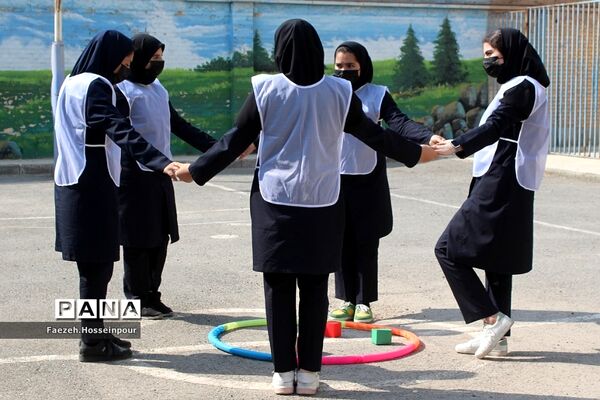 برگزاری مسابقات گروهی ورزشی در مدارس