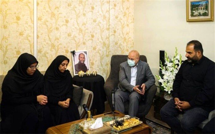 قالیباف با خانواده شهید احمدی دیدار کرد