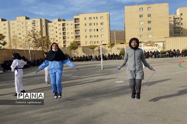 برگزاری المپیاد دانش‌آموزی در دبیرستان مرضیه