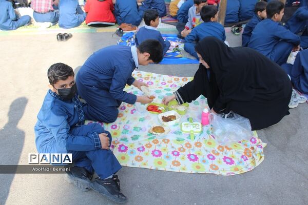 دورهمی صبحانه سالم در دبستان محمدی کاشانی قم-1