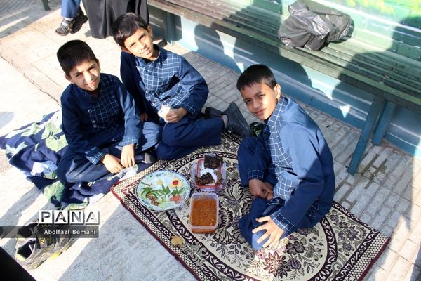 دورهمی صبحانه سالم در دبستان محمدی کاشانی قم-1