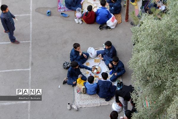 دورهمی صبحانه سالم در دبستان محمدی کاشانی قم-1