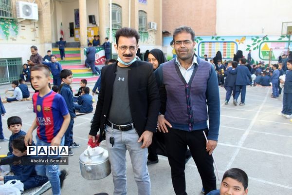 دورهمی صبحانه سالم در دبستان محمدی کاشانی قم-1